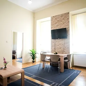regiposta-street-city-center.inbudapesthotels.com/